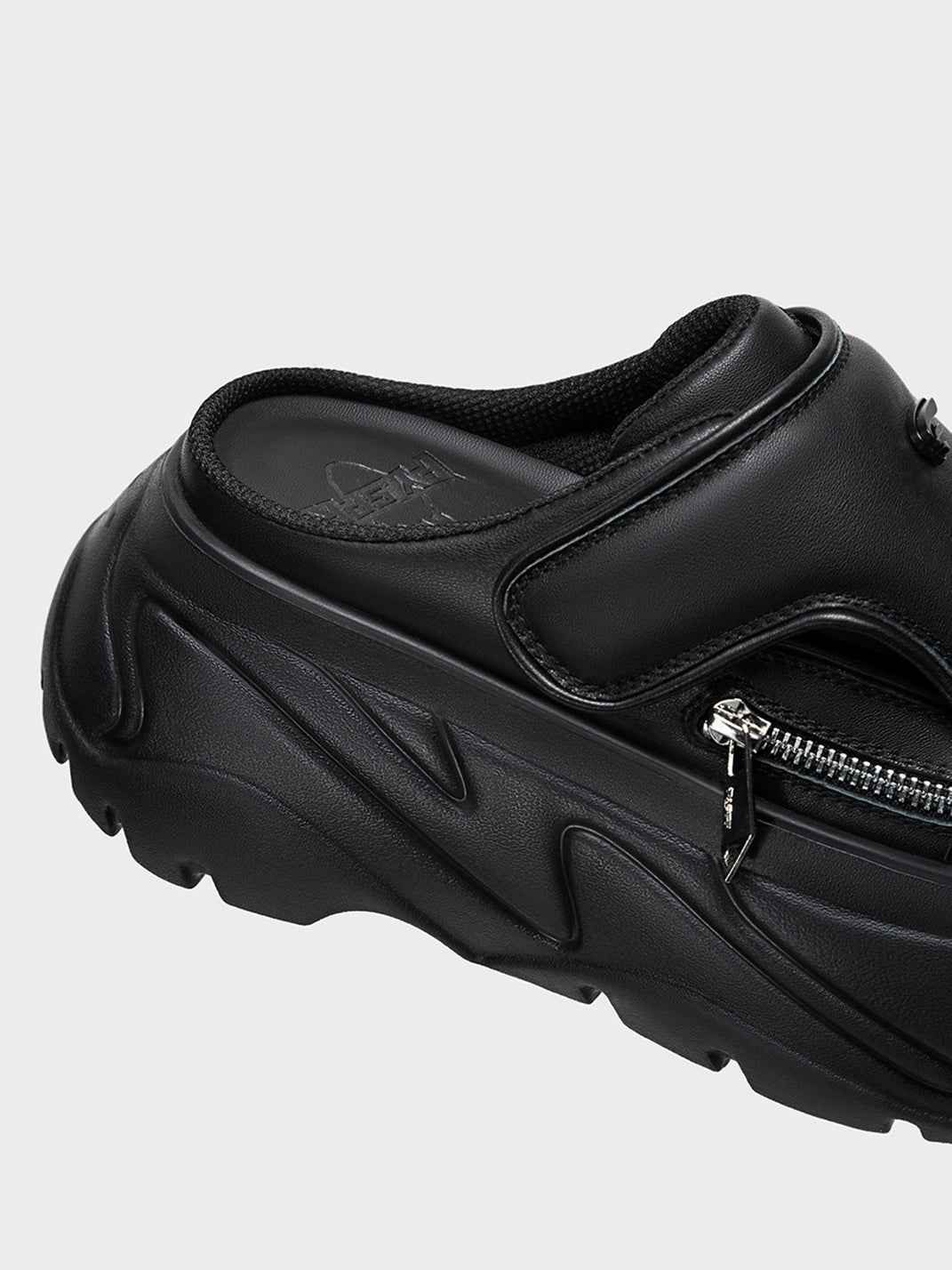 Black Covered-Toe Platform Slide Sandals - Skipkicks