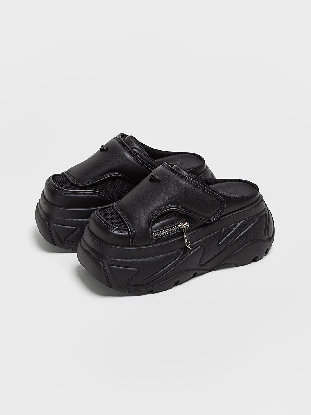 Black Covered-Toe Platform Slide Sandals - Skipkicks