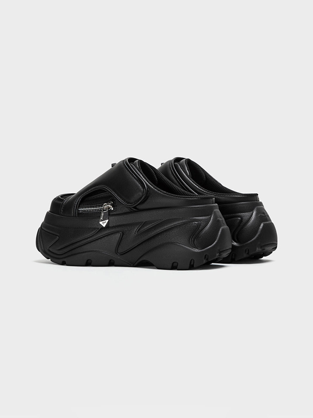 Black Covered-Toe Platform Slide Sandals - Skipkicks