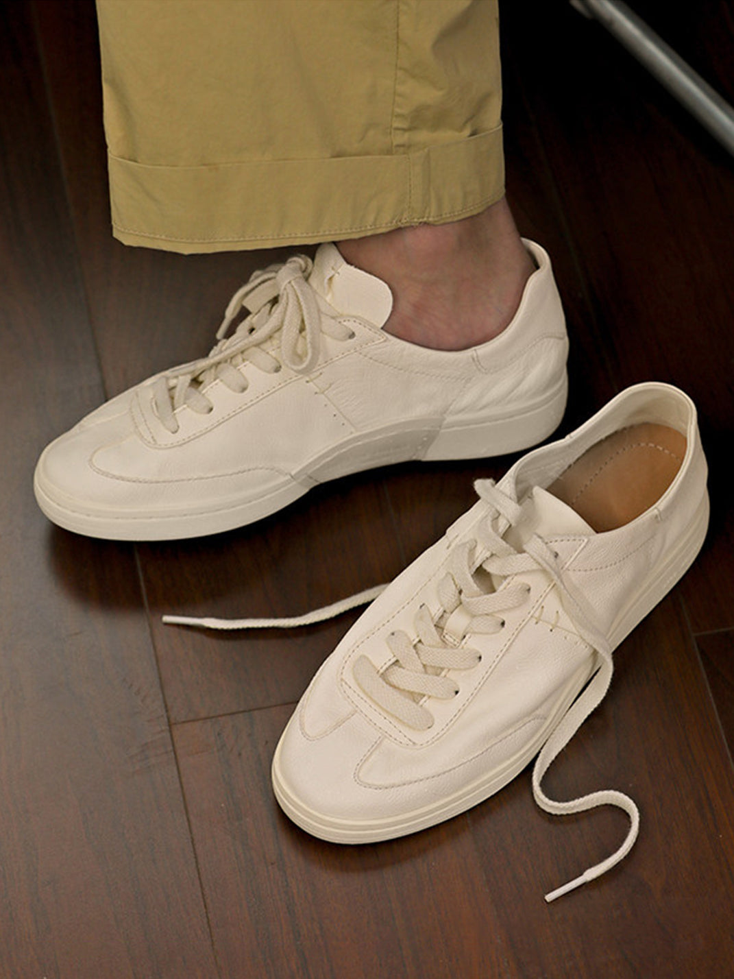 Low-Profile Cowhide Flats - Skipkicks