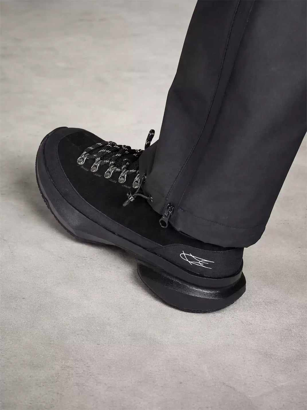 All-Black Samurai Casual Sneakers - Skipkicks