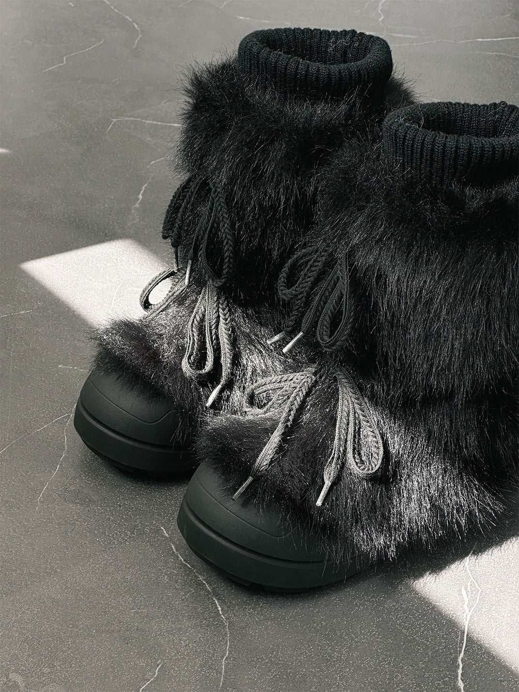 Black Fur-Lined Mid-Top Platform Ankle Boots - Skipkicks