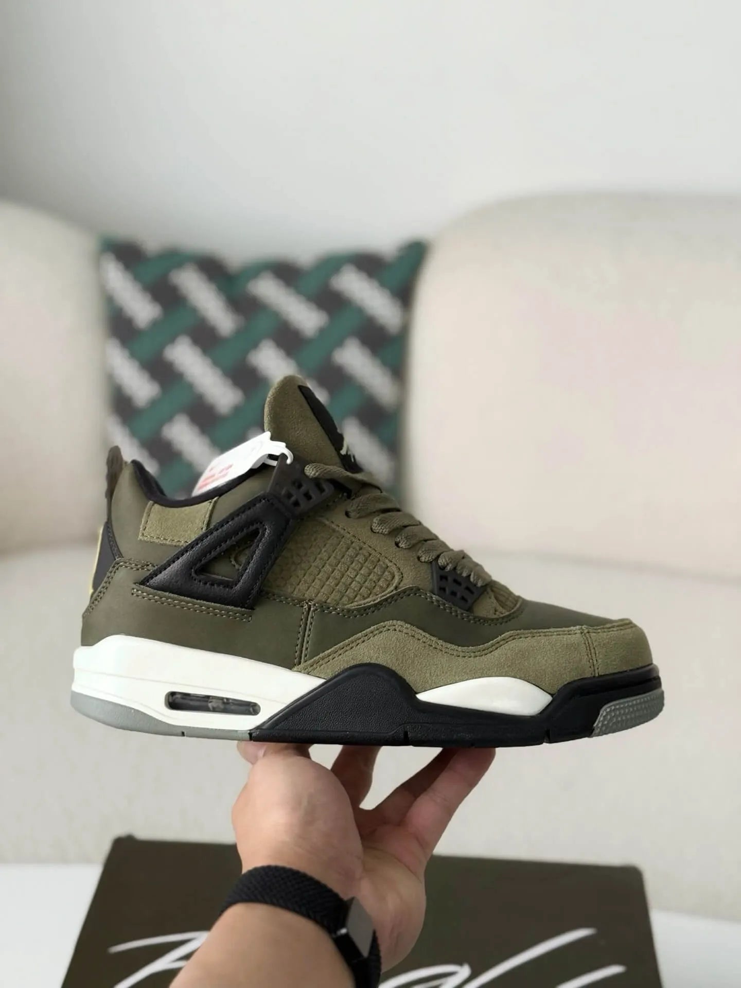 Air Jordan 4 Retro Sneakers - Elevate Your Style with Medium Olive