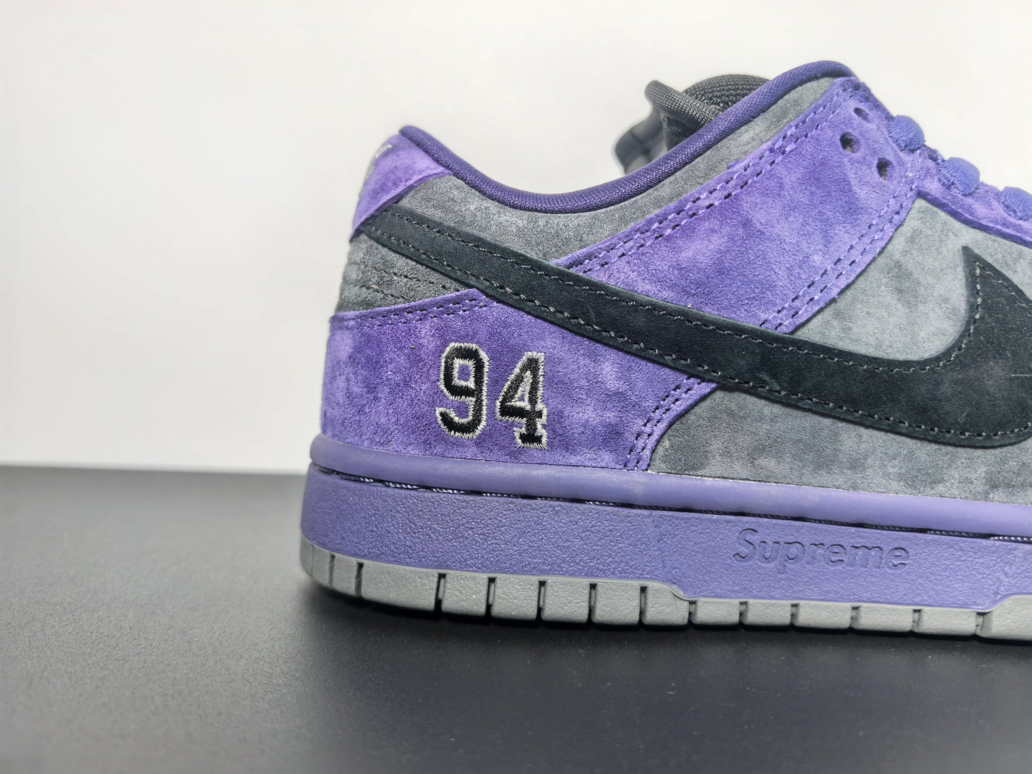 Supreme x Dunk SB LOW Pro OG QS - Elevate Your Sneaker Game