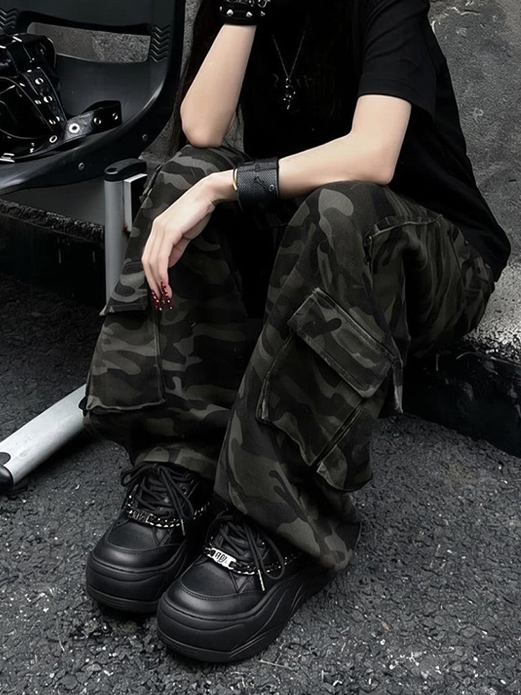 Black WiFi 2.0 Detachable Chain Chunky Sneakers - Skipkicks