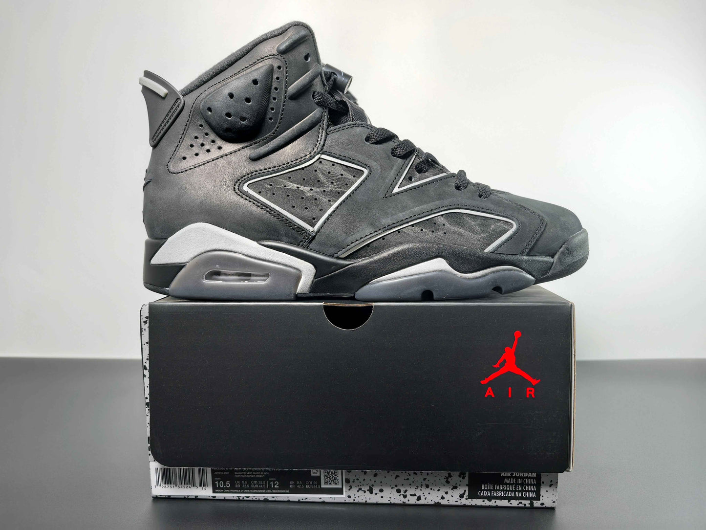 Commencement Edition Retro 6 - Limited Noir Stealth High-Tops