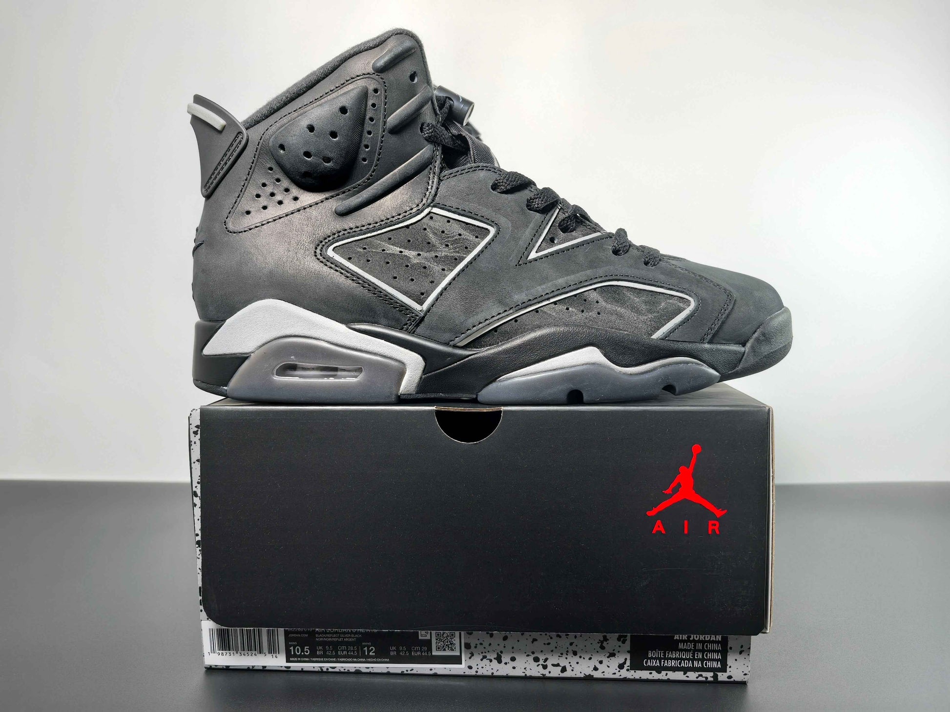 Commencement Edition Retro 6 - Limited Noir Stealth High-Tops