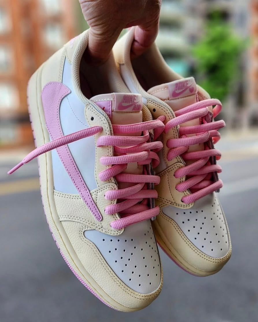 Travis Scott x Air Jordan 1 Low Soft Powder Pouring - A Unique Sneaker Experience