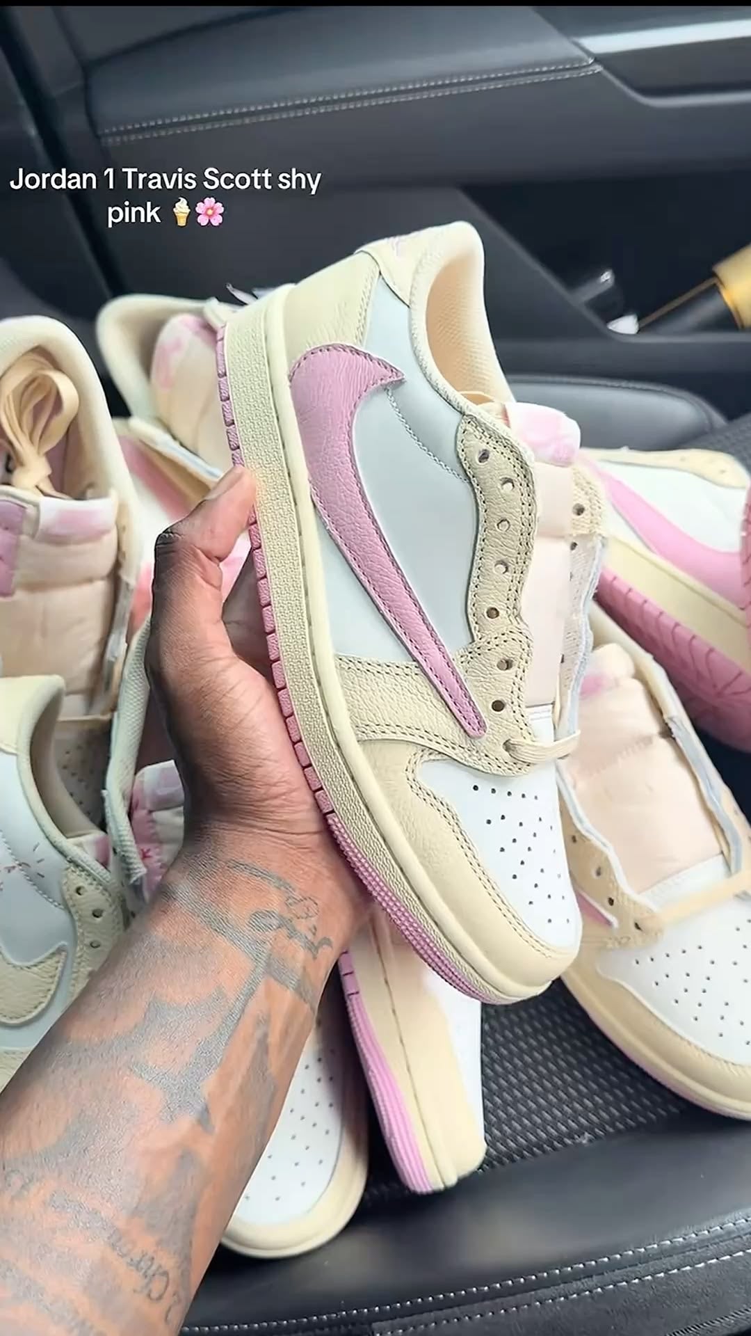 Travis Scott x Air Jordan 1 Low Soft Powder Pouring - A Unique Sneaker Experience