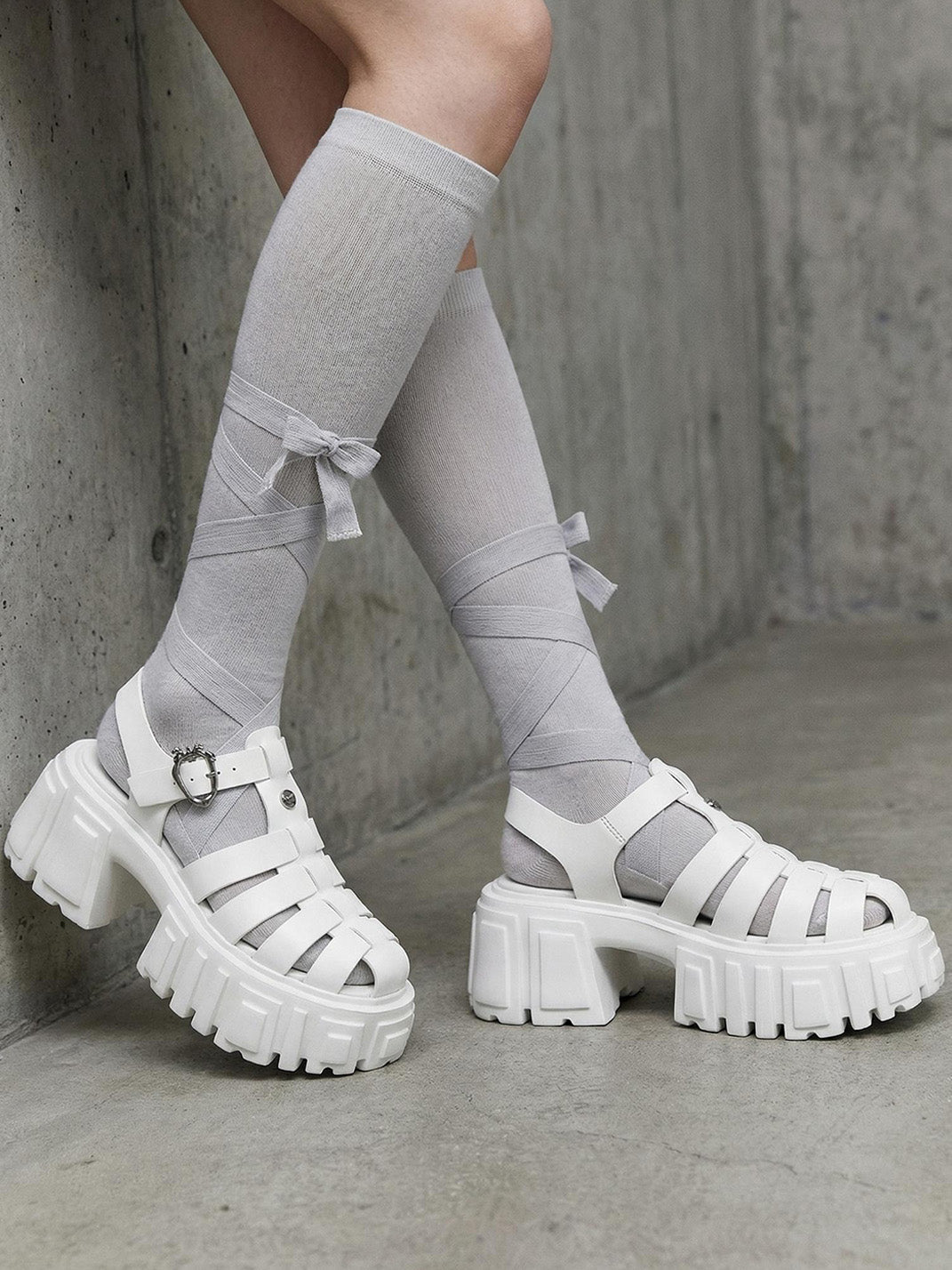 Black Chunky-Heel Roman Platform Sandals - Skipkicks
