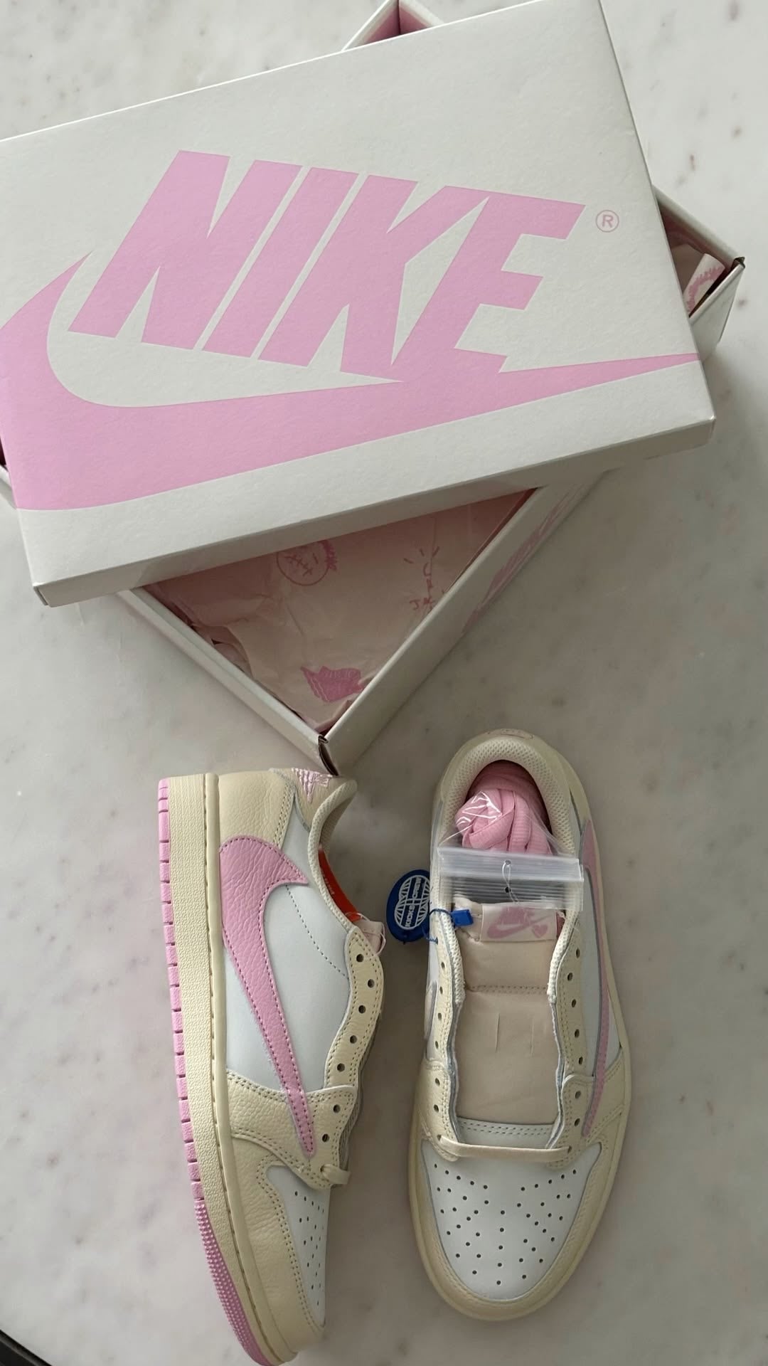 Travis Scott x Air Jordan 1 Low Soft Powder Pouring - A Unique Sneaker Experience