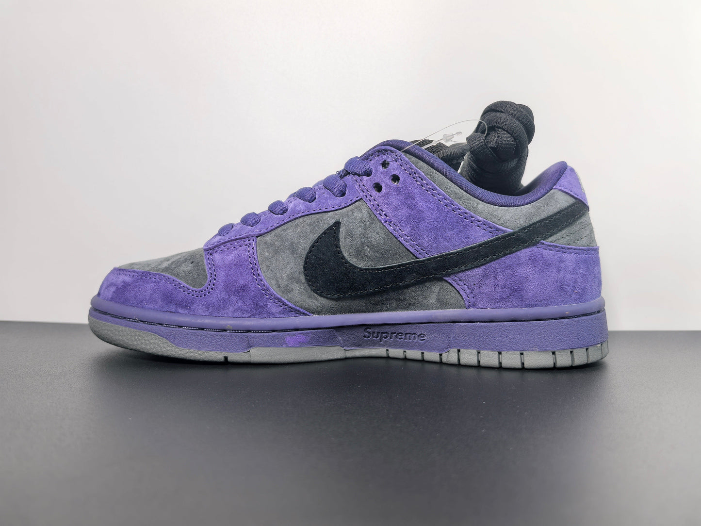 Supreme x Dunk SB LOW Pro OG QS - Elevate Your Sneaker Game