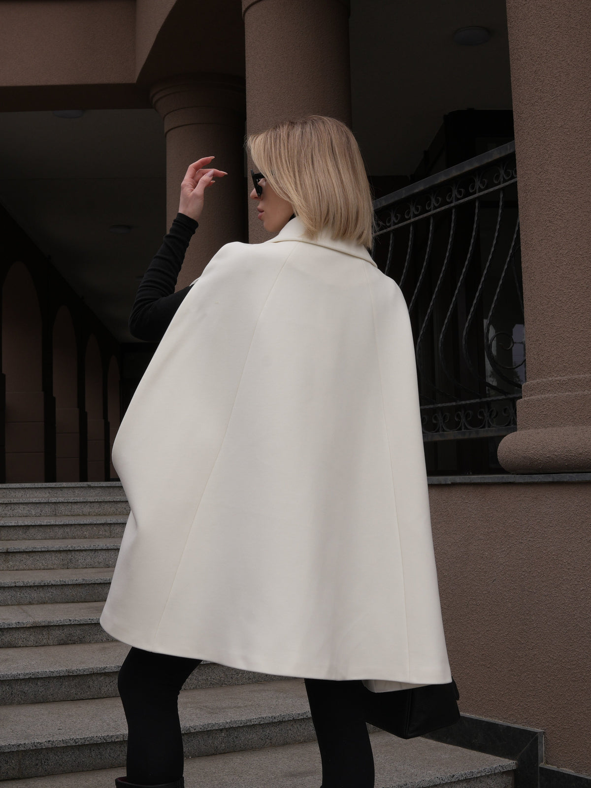 Paris Cashmere Bland Cape in Ivory