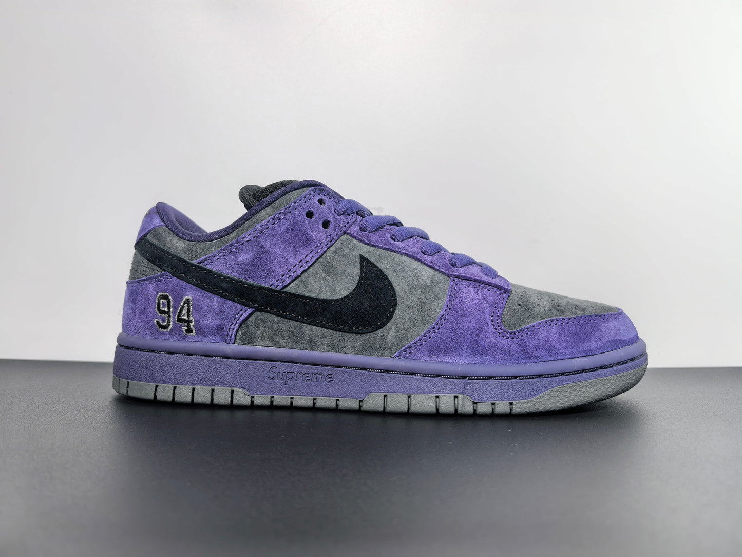 Supreme x Dunk SB LOW Pro OG QS - Elevate Your Sneaker Game