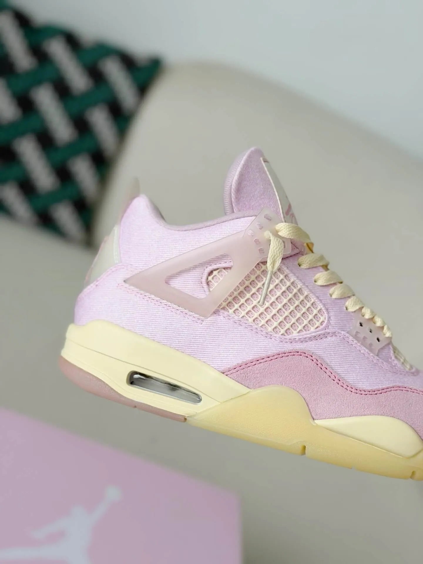 Air Jordan 4 Retro Iced Carmine Sneakers - Style Meets Comfort