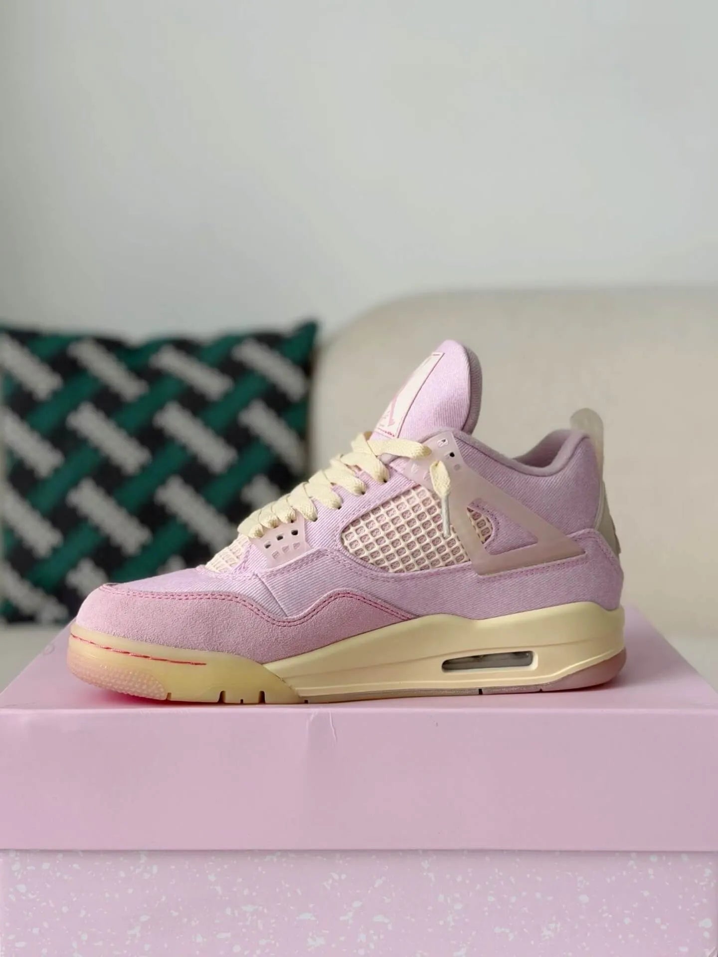 Air Jordan 4 Retro Iced Carmine Sneakers - Style Meets Comfort