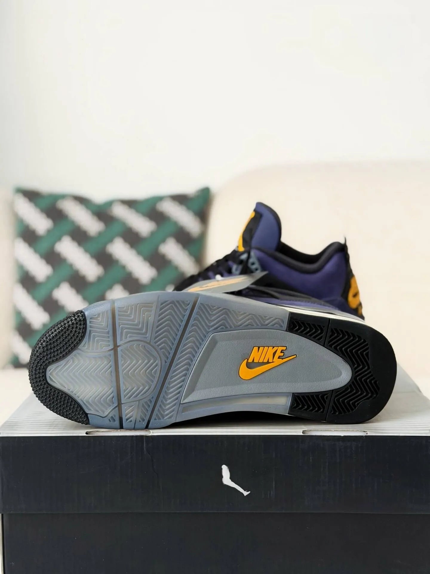 Air Jordan 4 Retro – Lakers Sneakers in Purple, Gold, Black