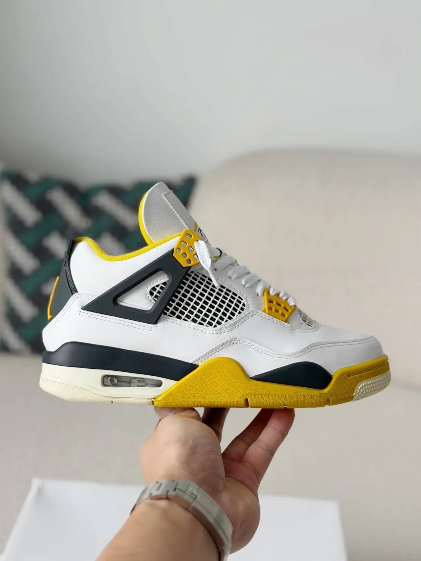 Air Jordan 4 Retro Sneakers - Vivid Sulfur Style