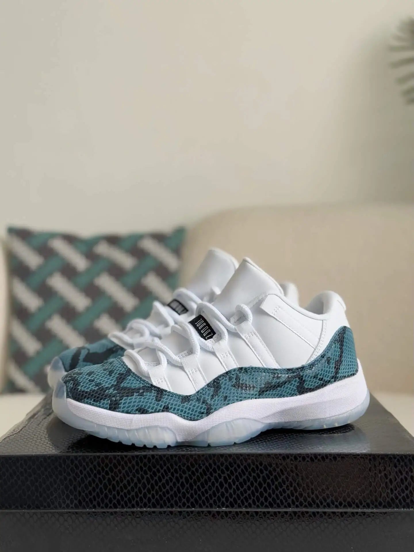 Air Jordan 11 Low Navy Snakeskin: Elevate Your Sneaker Game
