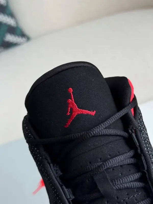 Air Jordan 13 Retro – Elevate Your Style with Bred