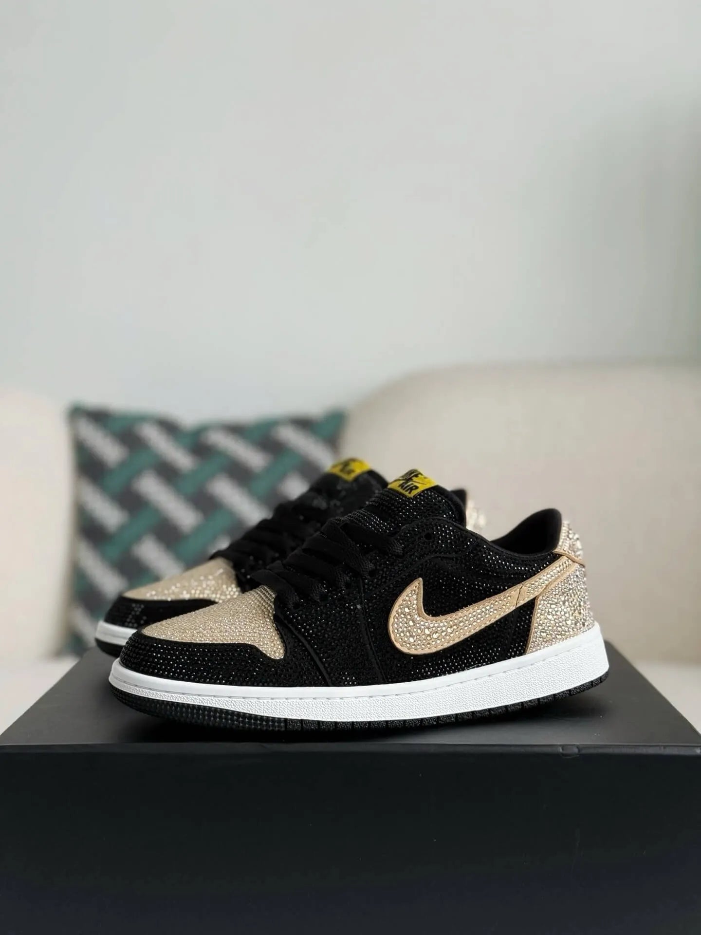 Air Jordan 1 Low - Gold Dust Black & Gold - Luxurious Style