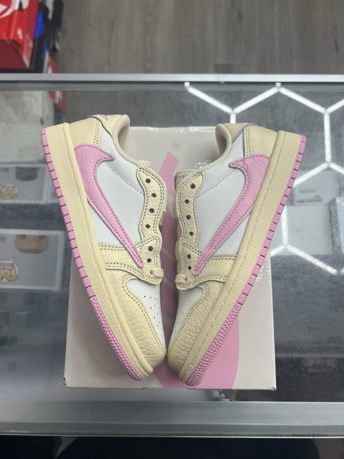 Travis Scott x Air Jordan 1 Low Soft Powder Pouring - A Unique Sneaker Experience