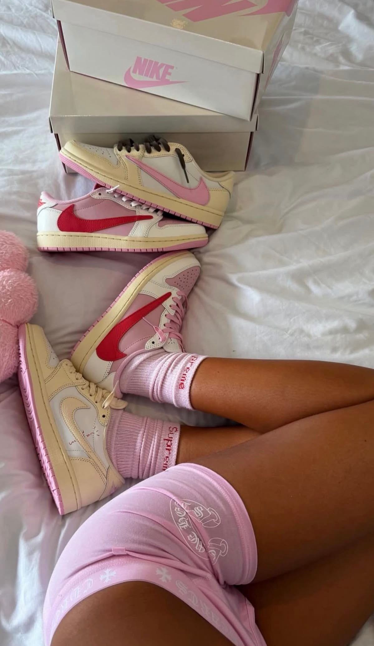 Travis Scott × AJ1 Low 'Shy Pink' - Elevate Your Style