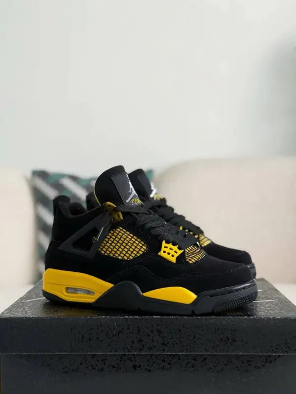 Air Jordan 4 Retro Thunder - Black & Yellow