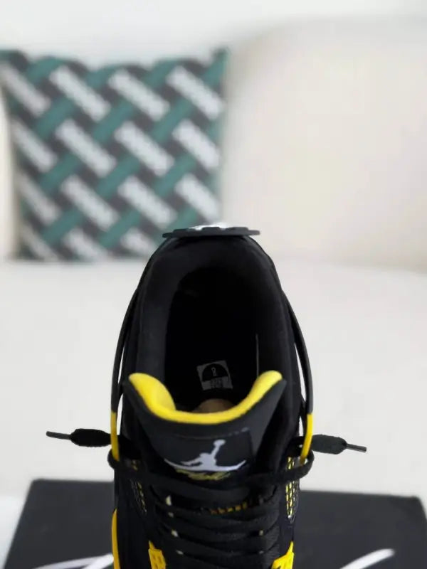 Air Jordan 4 Retro Thunder - Black & Yellow