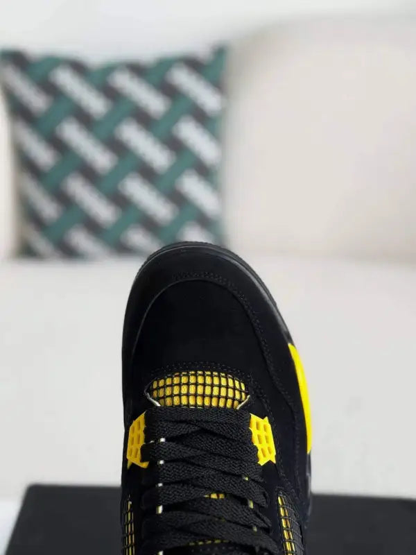Air Jordan 4 Retro Thunder - Black & Yellow