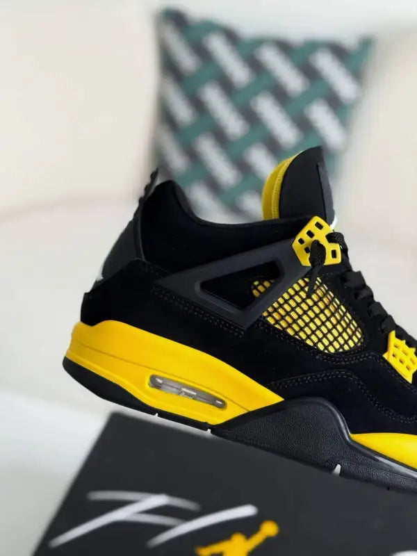 Air Jordan 4 Retro Thunder - Black & Yellow