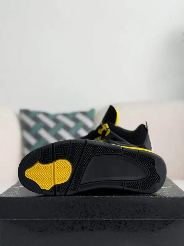 Air Jordan 4 Retro Thunder - Black & Yellow