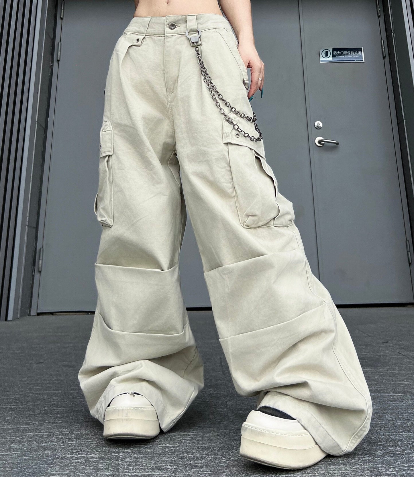 Men's Multi-Pocket Parachute Pleats Wide-Leg Cargo Pants