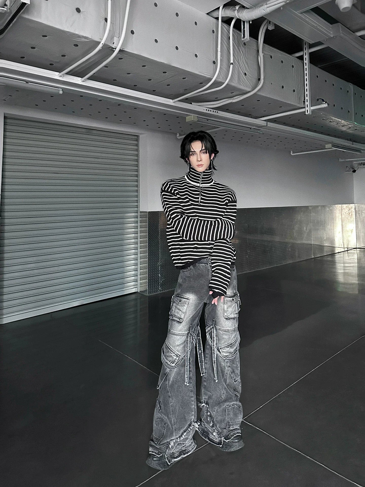 Grayscale Ruin Strapped-Cargo Flares – Industrial Style Redefined