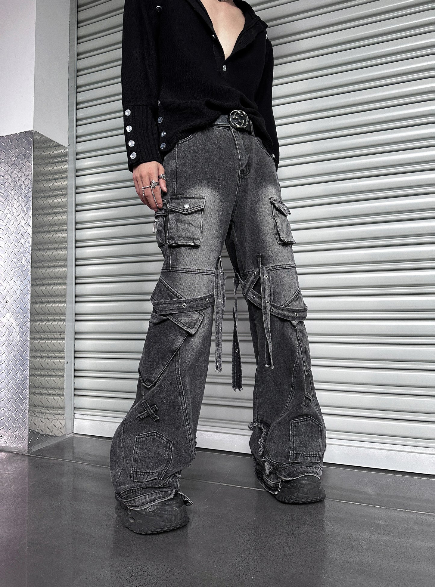 Grayscale Ruin Strapped-Cargo Flares – Industrial Style Redefined