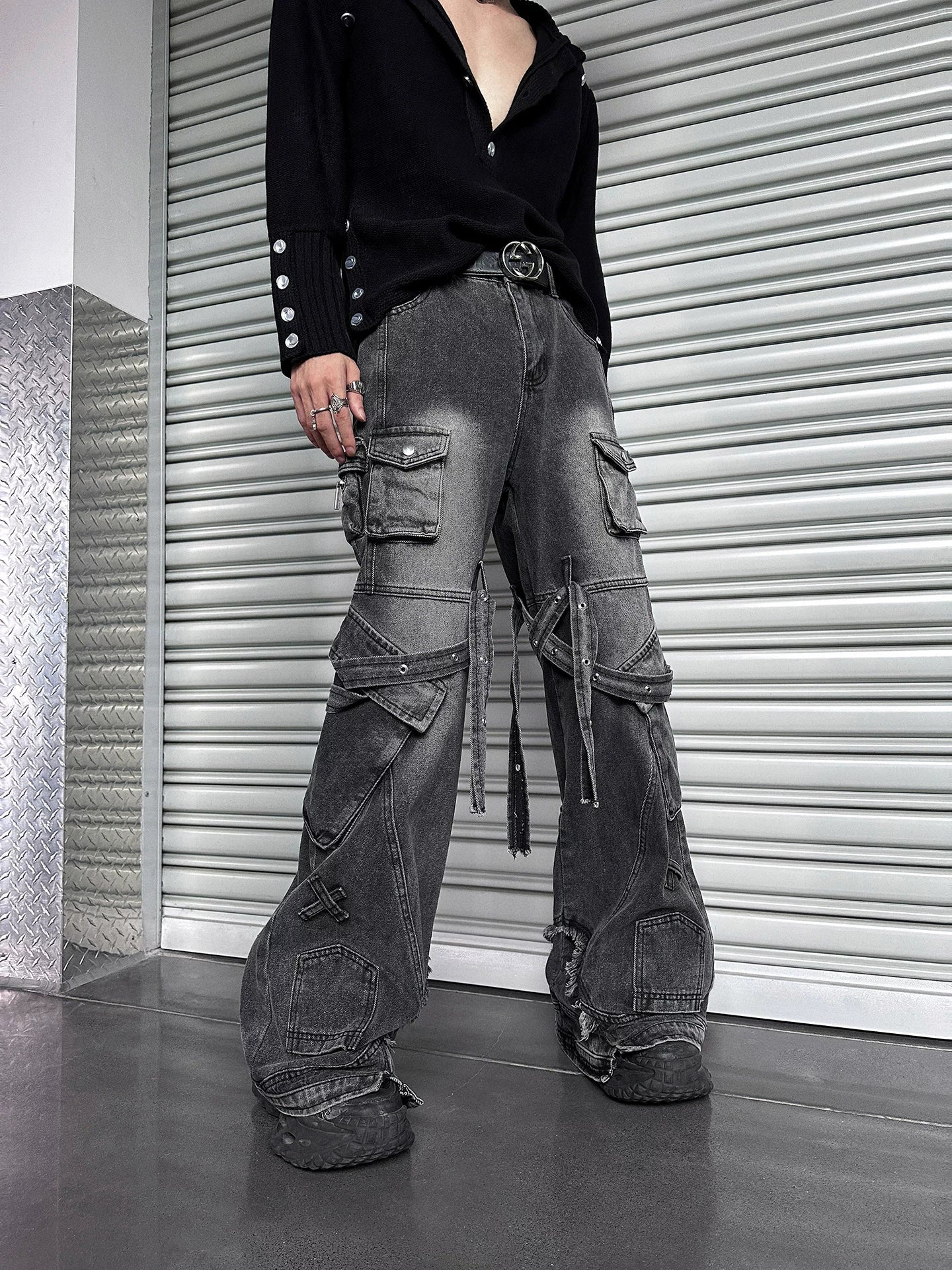 Grayscale Ruin Strapped-Cargo Flares – Industrial Style Redefined
