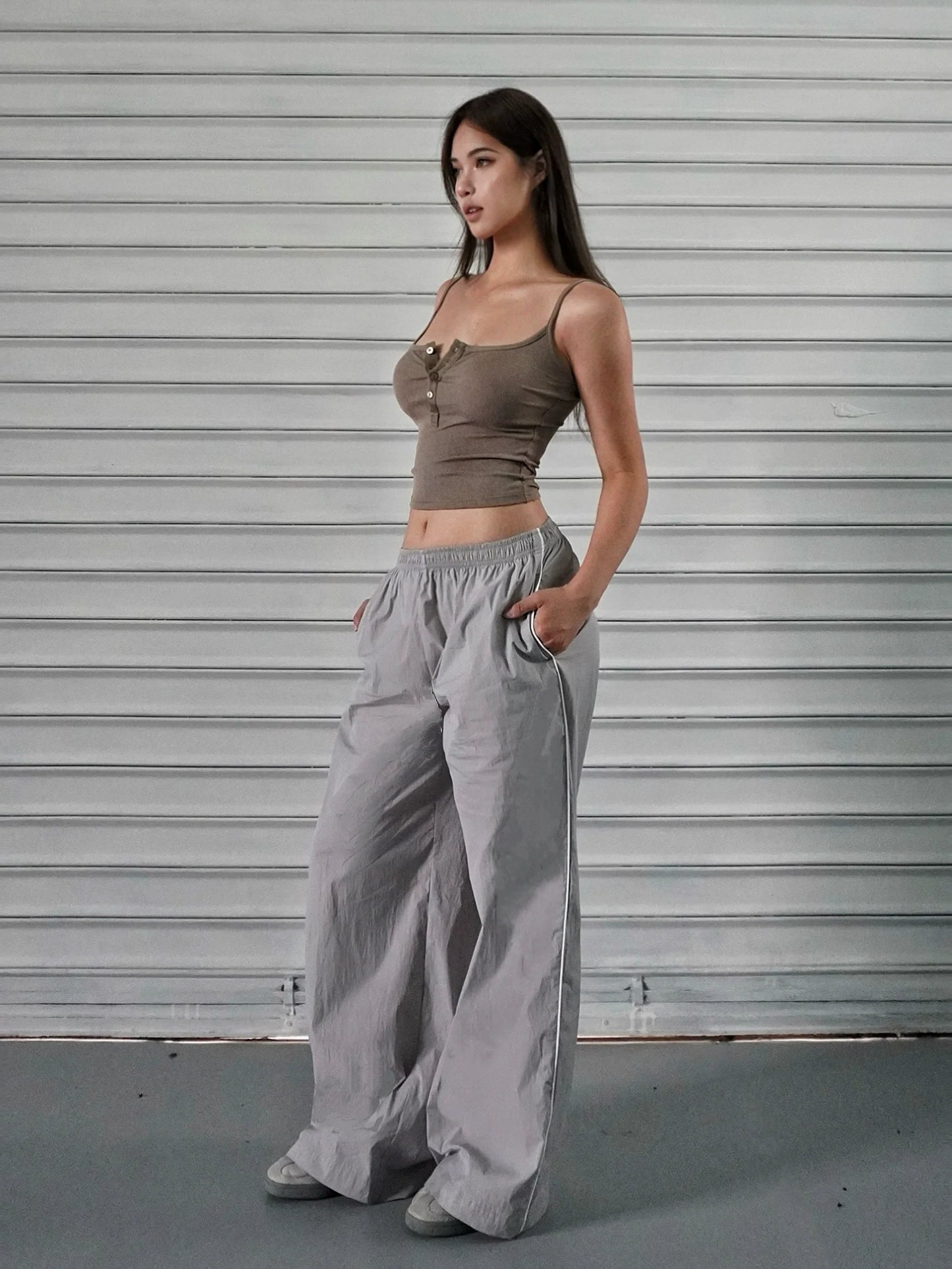 Low-Rise Wide-Leg Athletic Cargo Pants - Ultimate Comfort & Style