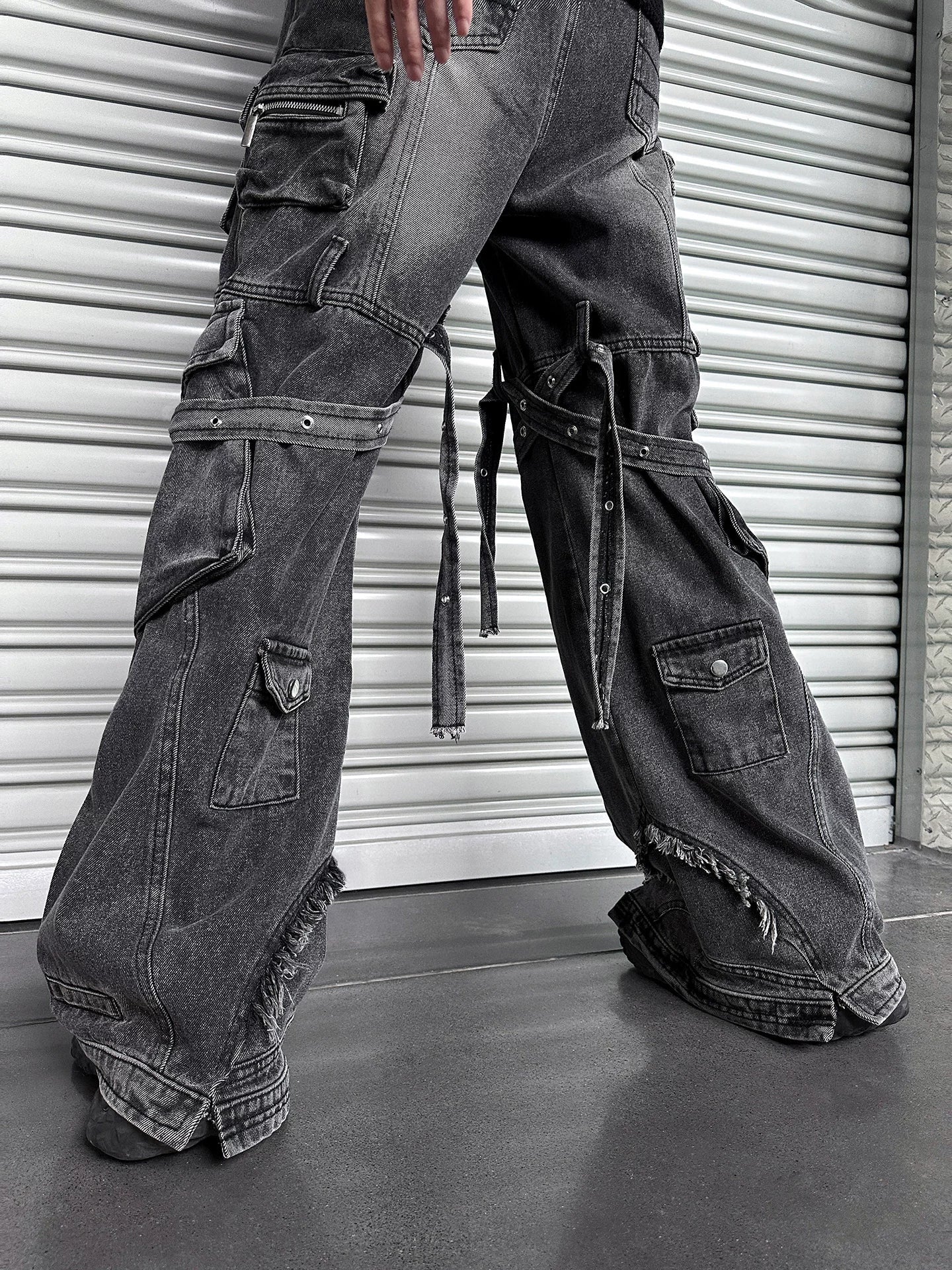 Grayscale Ruin Strapped-Cargo Flares – Industrial Style Redefined