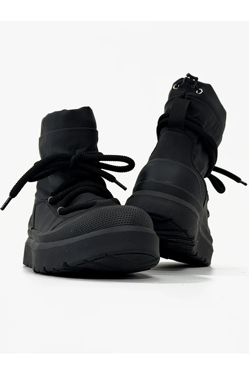 Black Winter Boots with Chunky Soles and Fleece Lining - Skipkicks
