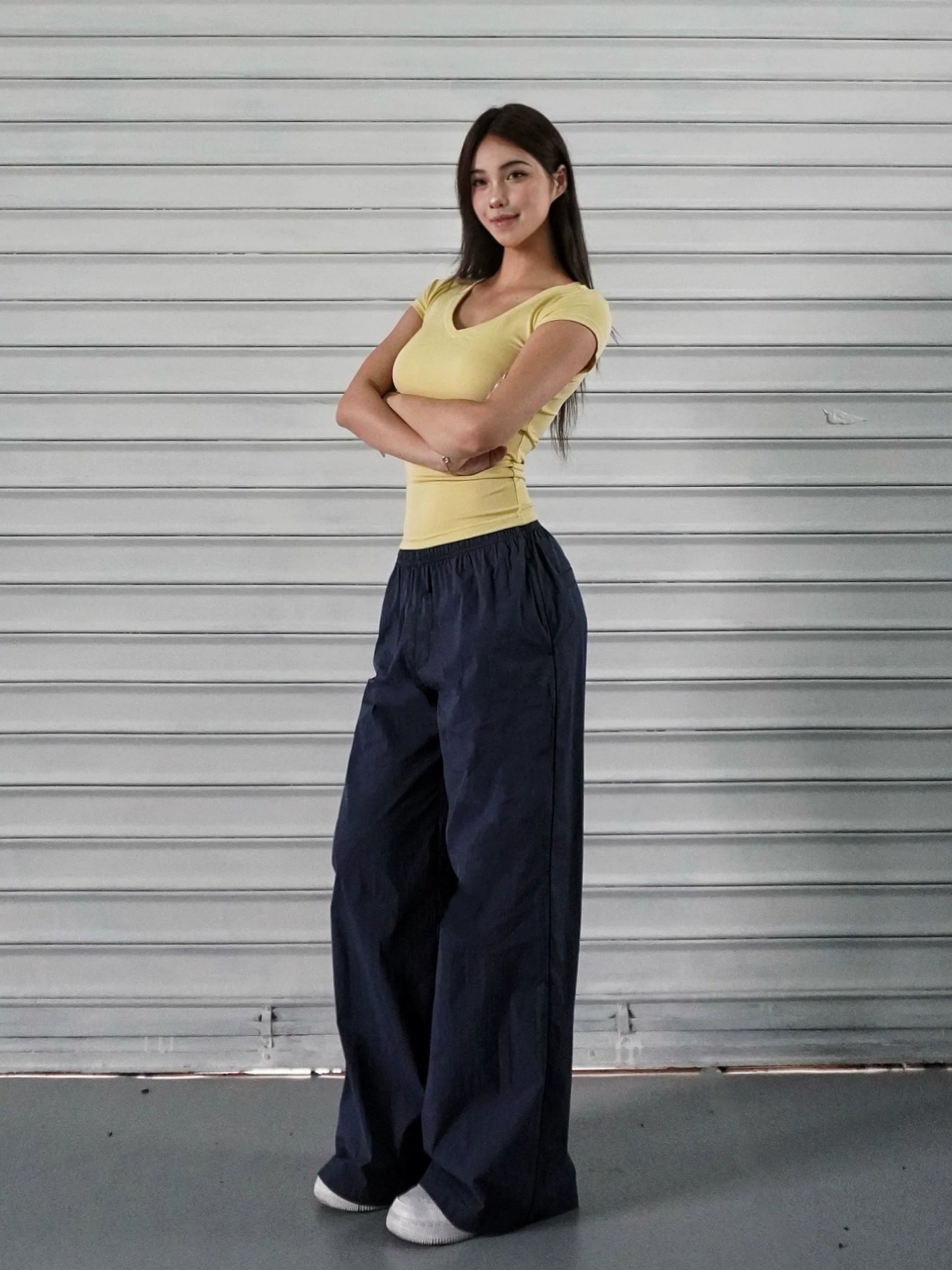 Low-Rise Wide-Leg Athletic Cargo Pants - Ultimate Comfort & Style