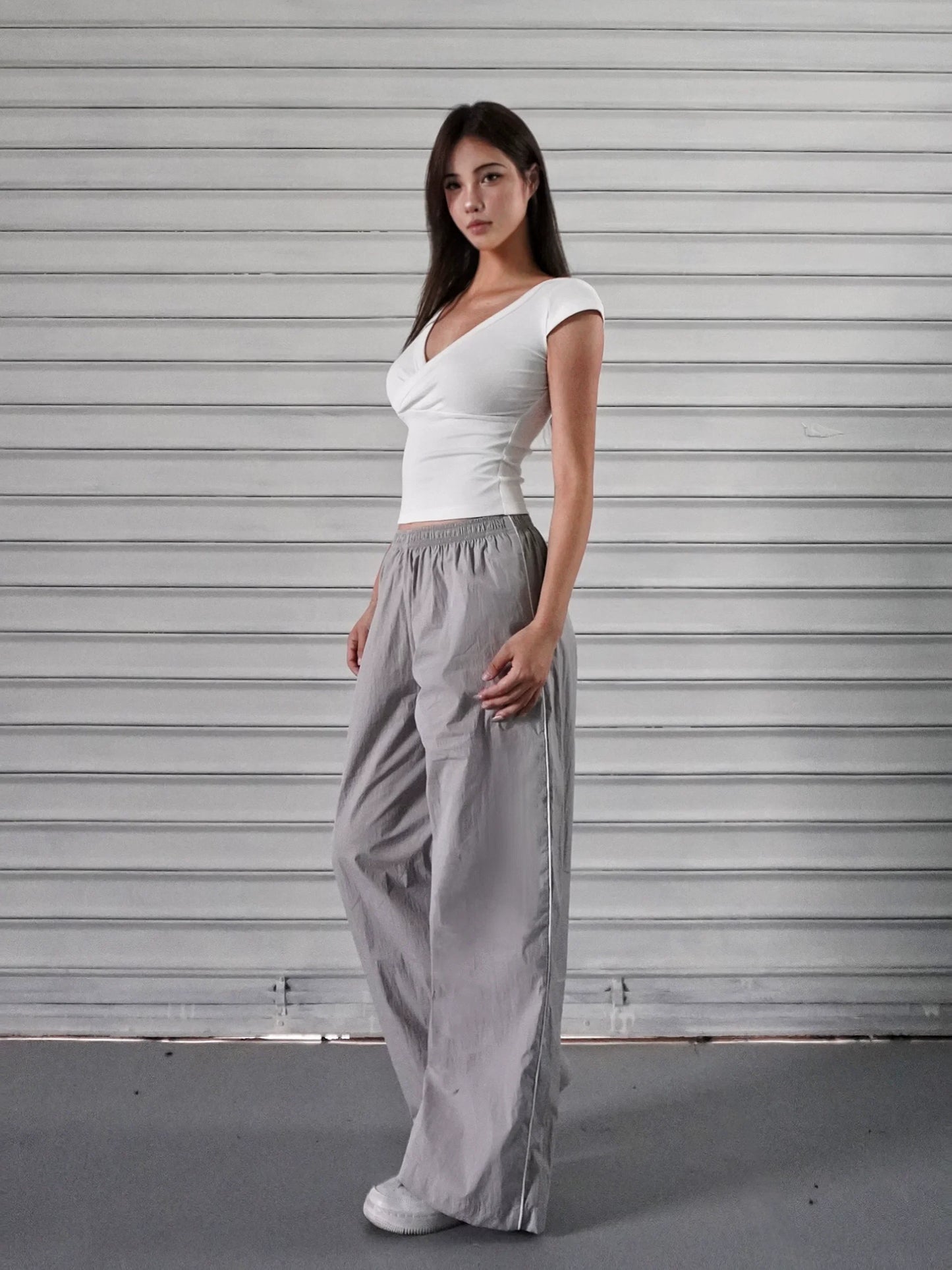 Low-Rise Wide-Leg Athletic Cargo Pants - Ultimate Comfort & Style