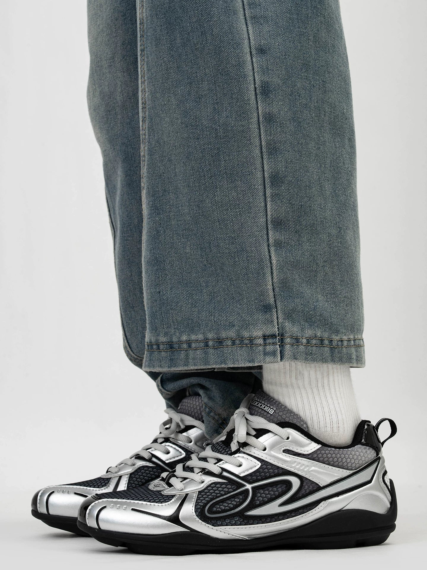 Futuristic Retro Runner Sneakers - Skipkicks