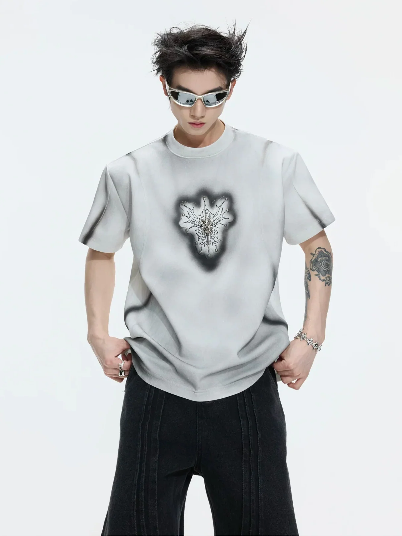 Airbrushed Emblem Graphic Crewneck T Shirt