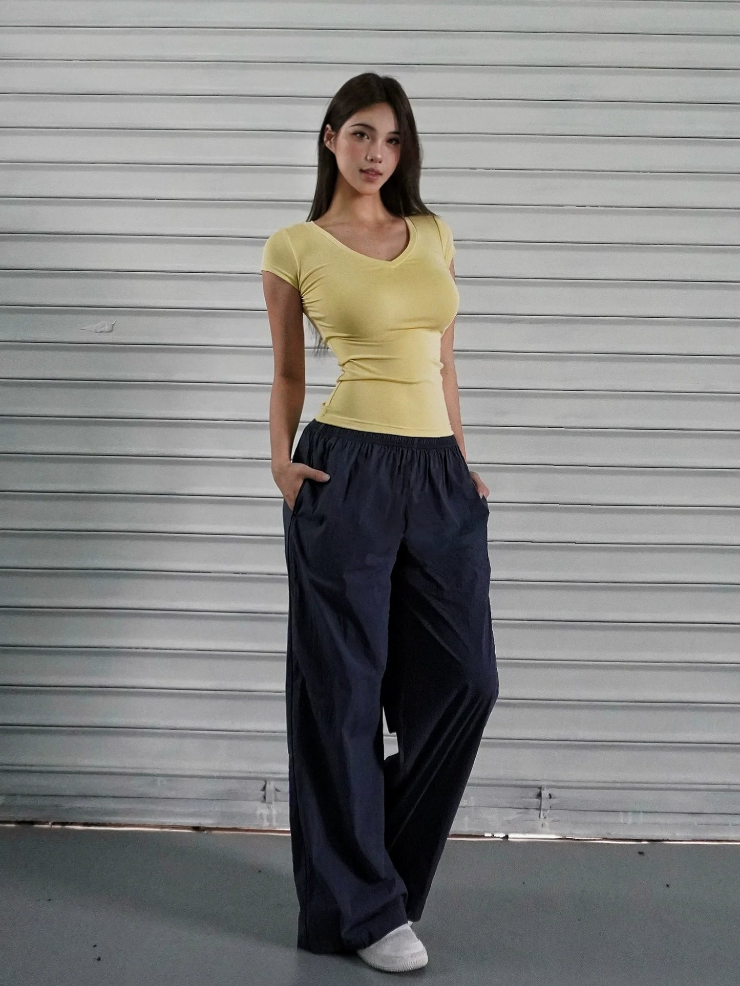 Low-Rise Wide-Leg Athletic Cargo Pants - Ultimate Comfort & Style