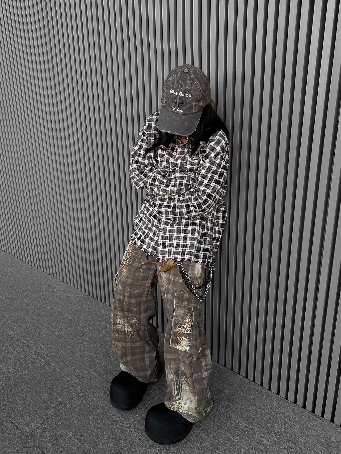 Men's Leopard Plaid Curved-Leg Cargo Pants - Stand Out in Style
