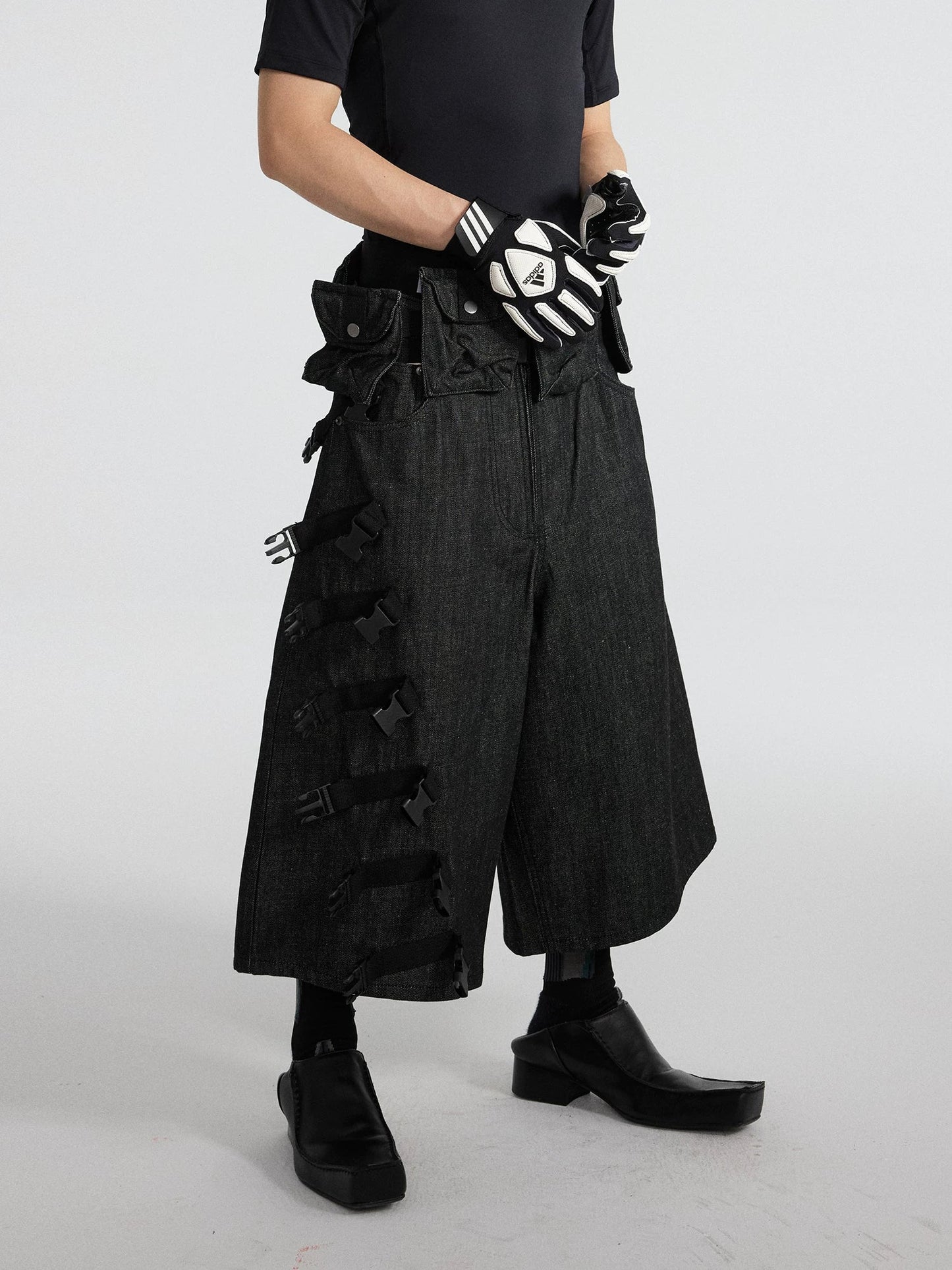 Grayscale Ruin Strap-Ladder Cargo Shorts