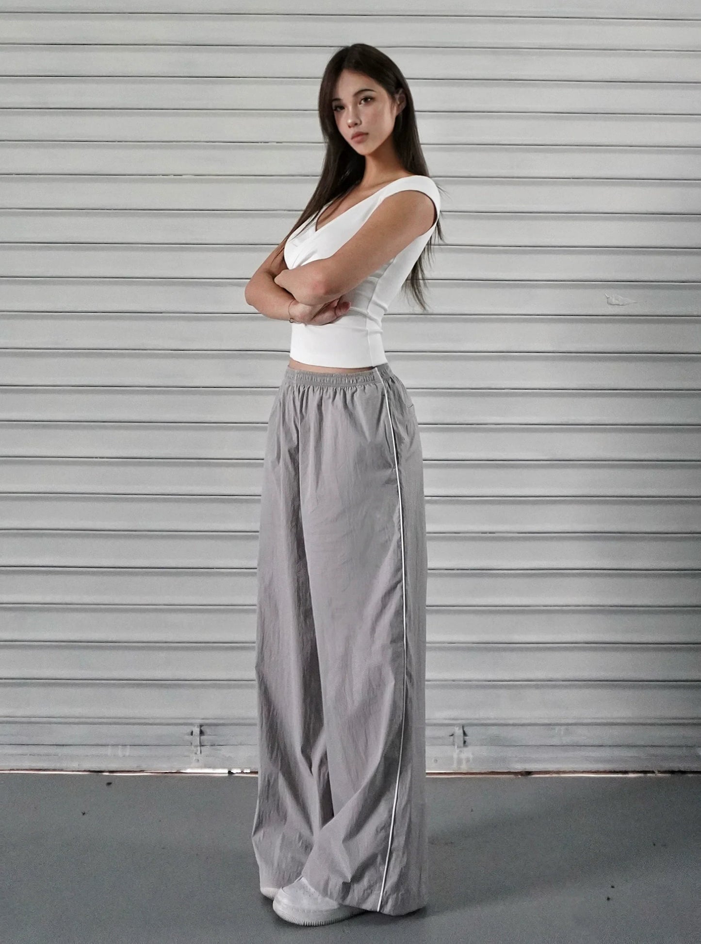 Low-Rise Wide-Leg Athletic Cargo Pants - Ultimate Comfort & Style