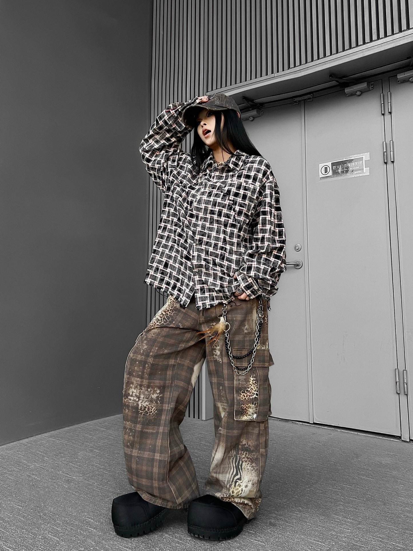 Men's Leopard Plaid Curved-Leg Cargo Pants - Stand Out in Style
