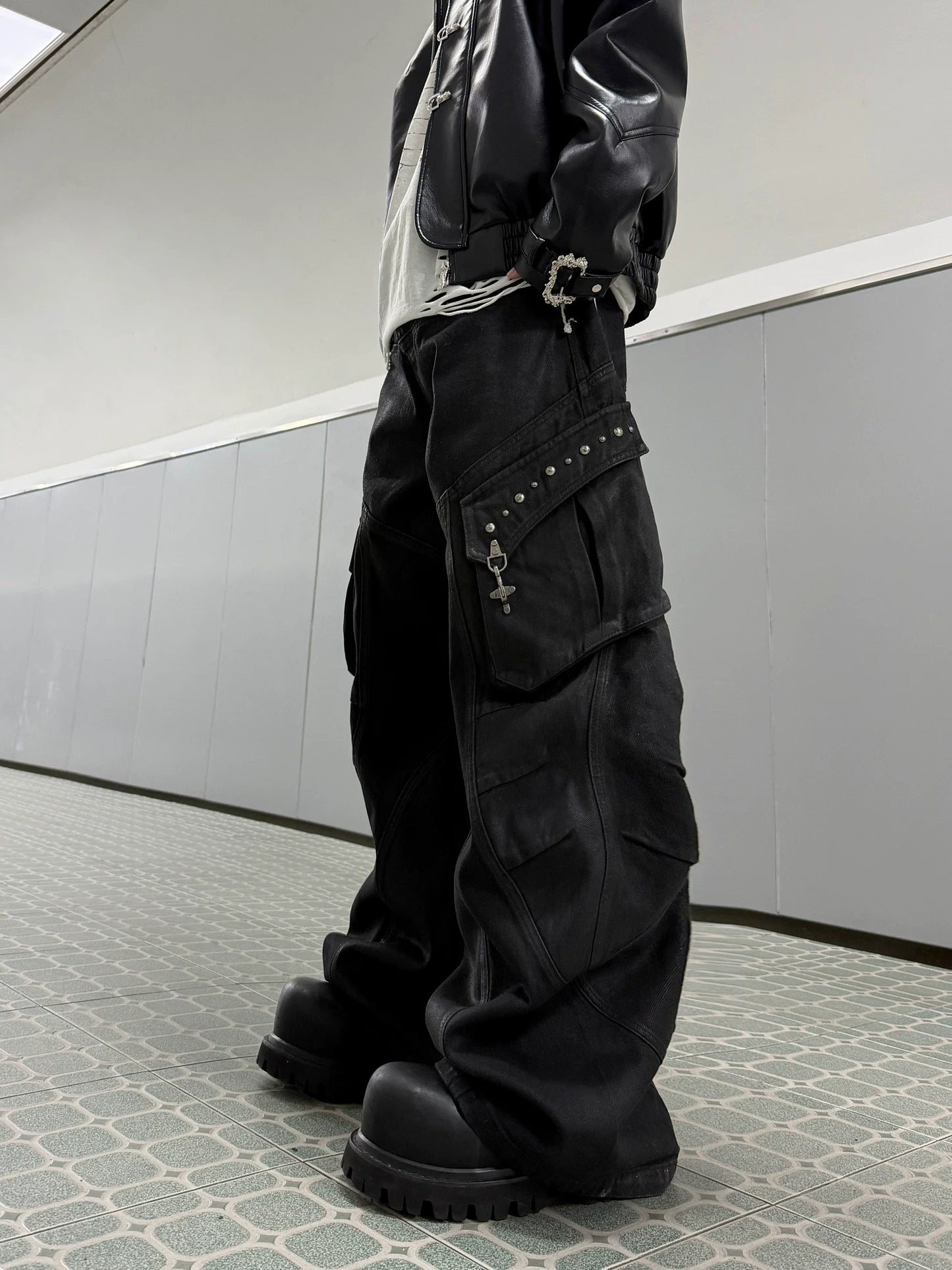 Gravemarch Cargo Balloon Pants: Dystopian Streetwear Redefined