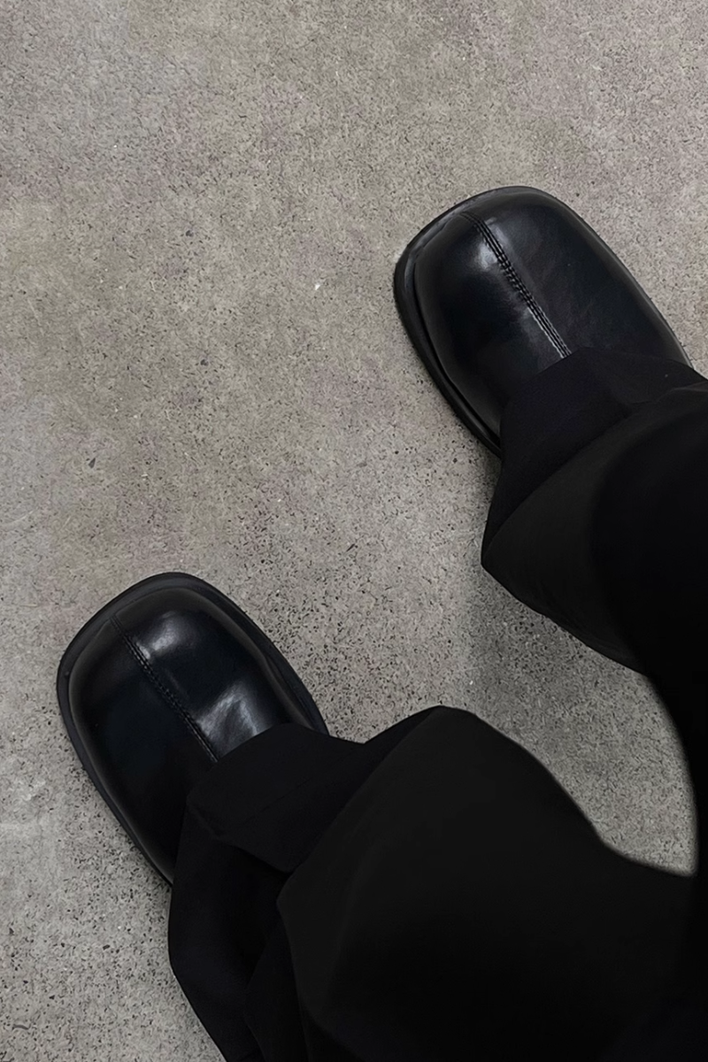 Black Minimalist Leather Mules - Skipkicks